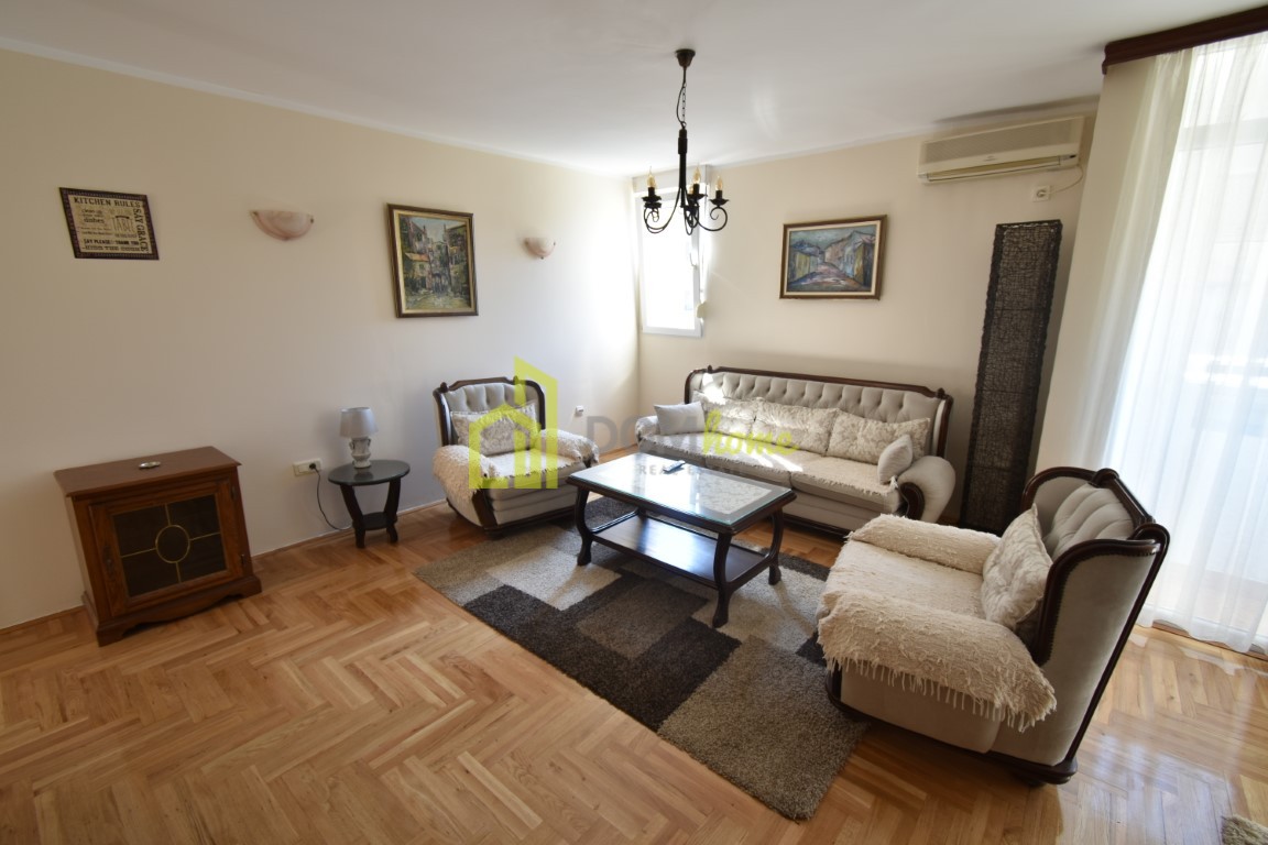 Dvosoban stan 74m2, Blok 5